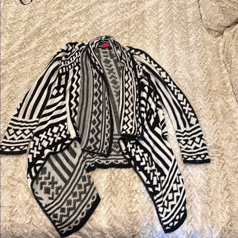Black and White Patterned Women's Sweater